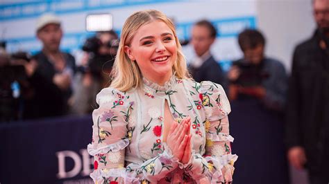 Chloë Grace Moretz is amazed by this Chloë Grace Moretz lookalike